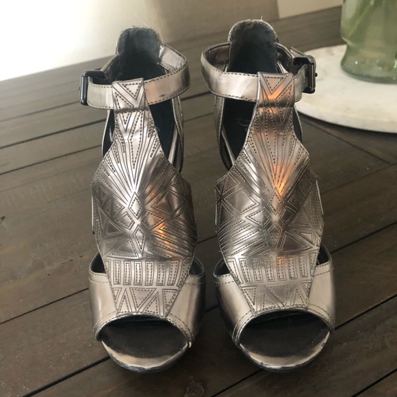 Sam Edelman silver platform sandals - Picture 2 of 6